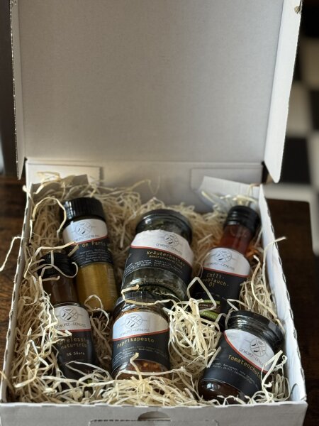Gewürz-Genuss Genusskarton – Feinkost Geschenkbox mit Gewürzen & Delikatessen – Geschenkset für Genießer